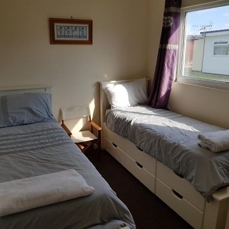 Camber Sands Holiday Chalets - The Grey Exterior photo