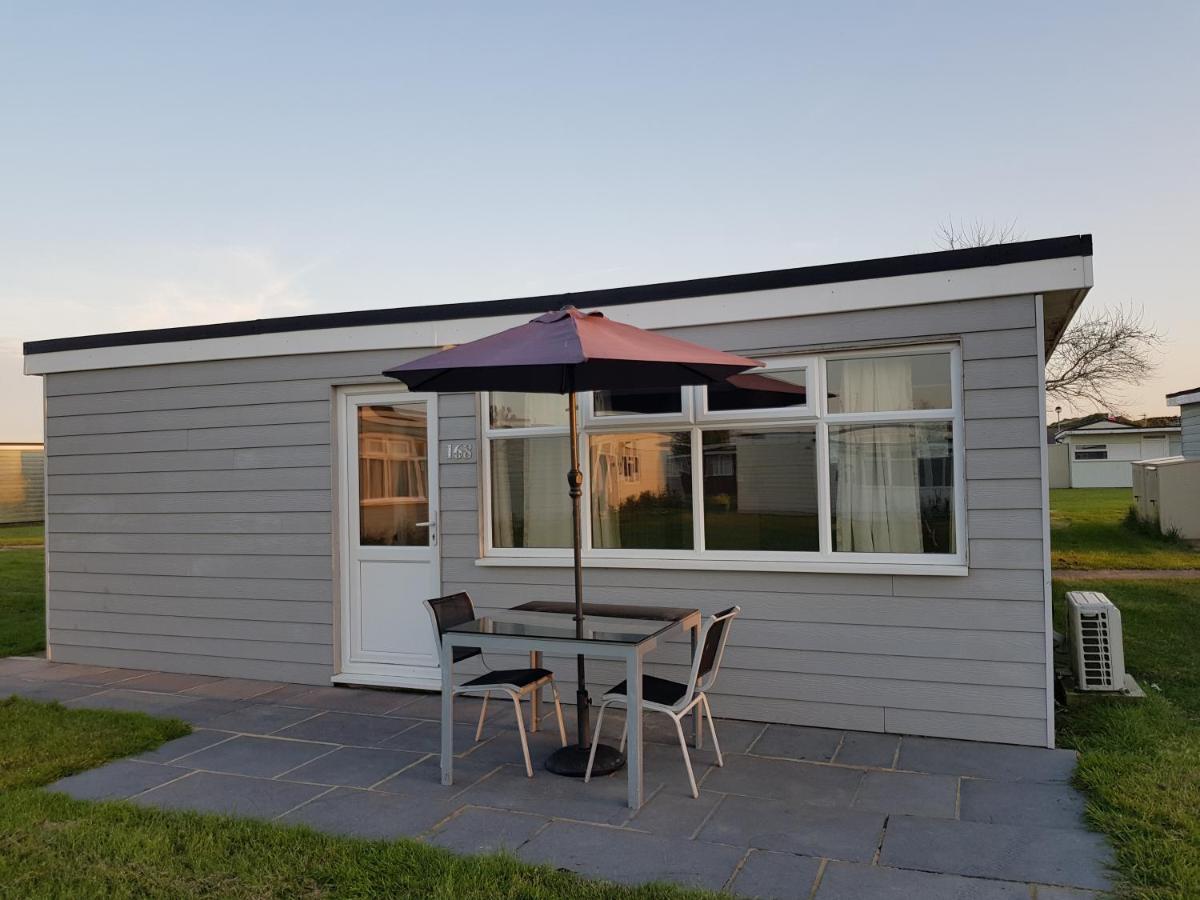 Camber Sands Holiday Chalets - The Grey Exterior photo