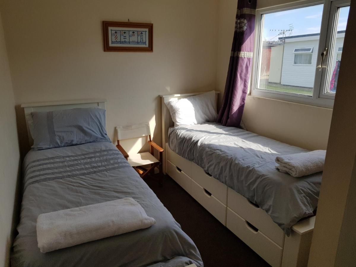 Camber Sands Holiday Chalets - The Grey Exterior photo